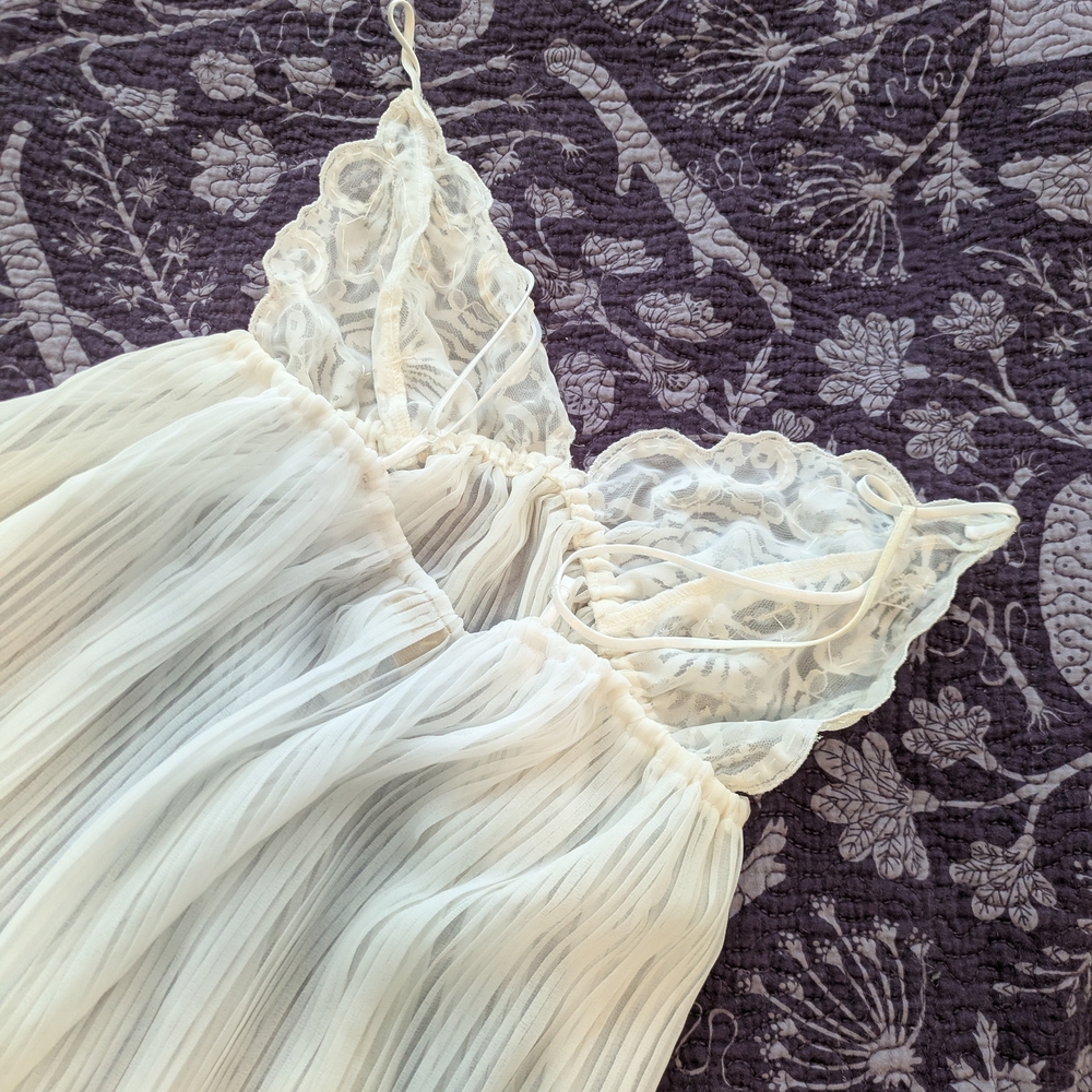 Victoria's Secret White Sheer Nightgown - Picture 6 of 7